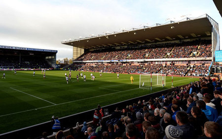 于两队都拥 于两队都拥